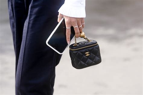 chanel mini pouch trend